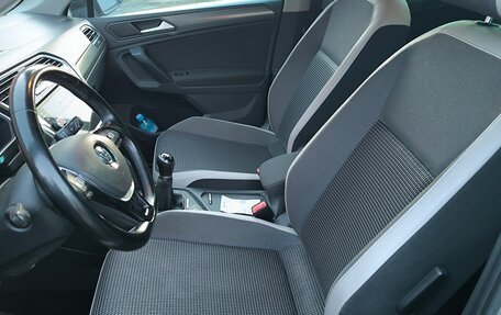 Volkswagen Tiguan II, 2019 год, 2 500 000 рублей, 3 фотография