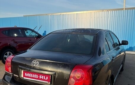 Toyota Avensis III рестайлинг, 2004 год, 590 000 рублей, 3 фотография