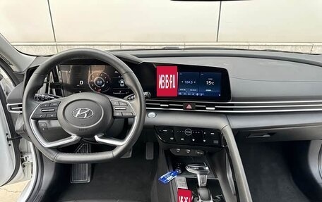 Hyundai Elantra, 2023 год, 1 608 888 рублей, 8 фотография