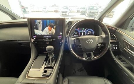 Toyota Alphard, 2025 год, 8 745 586 рублей, 16 фотография