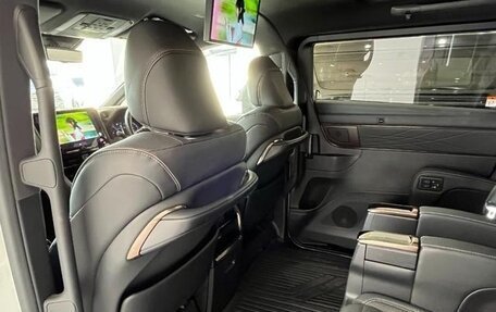 Toyota Alphard, 2025 год, 8 745 586 рублей, 36 фотография