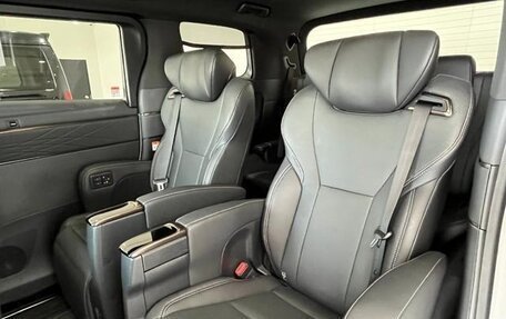 Toyota Alphard, 2025 год, 8 745 586 рублей, 34 фотография