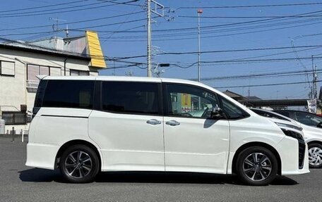 Toyota Voxy III, 2021 год, 2 045 069 рублей, 5 фотография