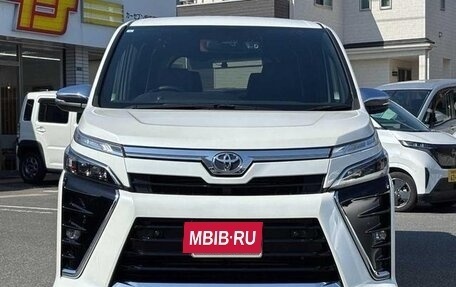 Toyota Voxy III, 2021 год, 2 045 069 рублей, 2 фотография