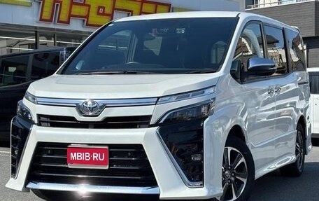 Toyota Voxy III, 2021 год, 2 045 069 рублей, 1 фотография