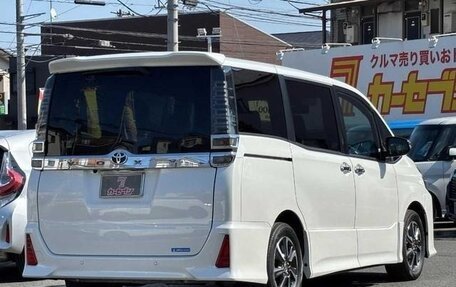 Toyota Voxy III, 2021 год, 2 045 069 рублей, 7 фотография