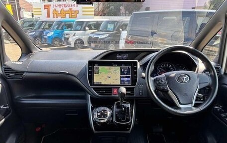 Toyota Voxy III, 2021 год, 2 045 069 рублей, 16 фотография