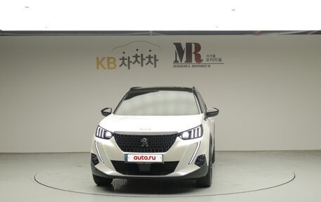 Peugeot 2008 II, 2022 год, 1 650 000 рублей, 2 фотография