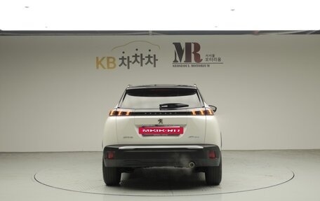 Peugeot 2008 II, 2022 год, 1 650 000 рублей, 3 фотография