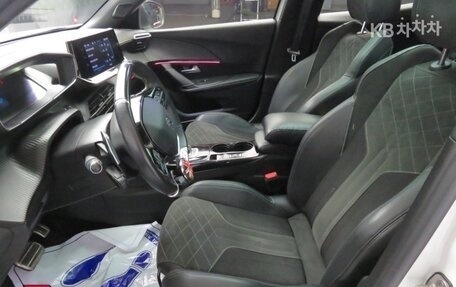 Peugeot 2008 II, 2022 год, 1 650 000 рублей, 18 фотография