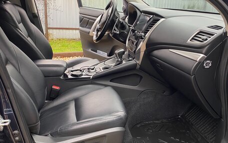 Mitsubishi Pajero Sport III рестайлинг, 2019 год, 3 600 000 рублей, 9 фотография