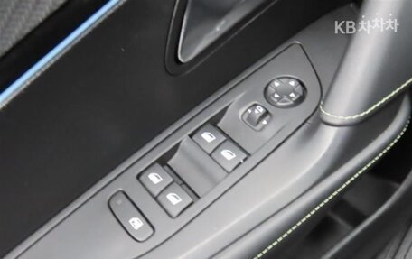 Peugeot 2008 II, 2023 год, 1 650 000 рублей, 11 фотография