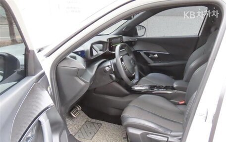 Peugeot 2008 II, 2023 год, 1 650 000 рублей, 10 фотография