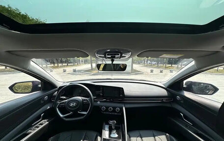 Hyundai Elantra, 2023 год, 1 550 000 рублей, 12 фотография