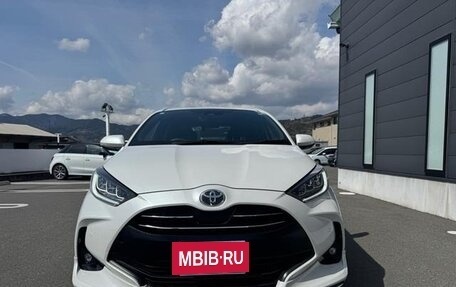 Toyota Yaris, 2023 год, 1 218 069 рублей, 2 фотография