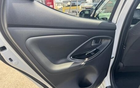 Toyota Yaris, 2023 год, 1 218 069 рублей, 28 фотография