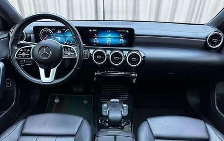 Mercedes-Benz A-Класс, 2022 год, 1 940 000 рублей, 10 фотография