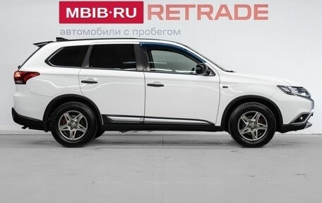 Mitsubishi Outlander III рестайлинг 3, 2017 год, 1 899 000 рублей, 5 фотография