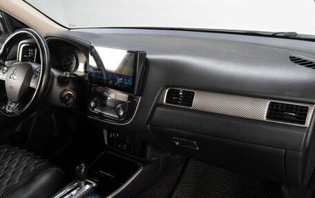 Mitsubishi Outlander III рестайлинг 3, 2017 год, 1 899 000 рублей, 16 фотография