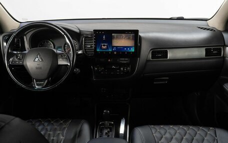 Mitsubishi Outlander III рестайлинг 3, 2017 год, 1 899 000 рублей, 18 фотография