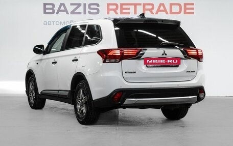 Mitsubishi Outlander III рестайлинг 3, 2017 год, 1 899 000 рублей, 8 фотография