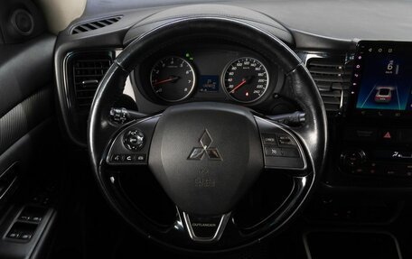 Mitsubishi Outlander III рестайлинг 3, 2017 год, 1 899 000 рублей, 19 фотография