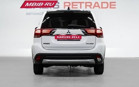 Mitsubishi Outlander III рестайлинг 3, 2017 год, 1 899 000 рублей, 7 фотография