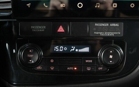 Mitsubishi Outlander III рестайлинг 3, 2017 год, 1 899 000 рублей, 23 фотография