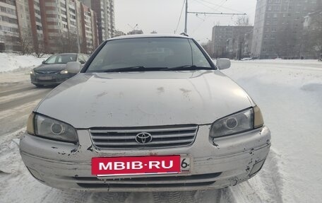 Toyota Camry, 1998 год, 365 000 рублей, 3 фотография
