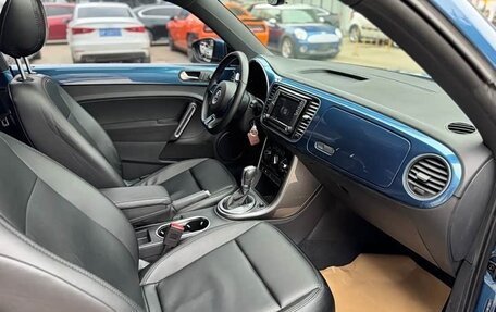 Volkswagen Beetle, 2019 год, 1 690 000 рублей, 15 фотография