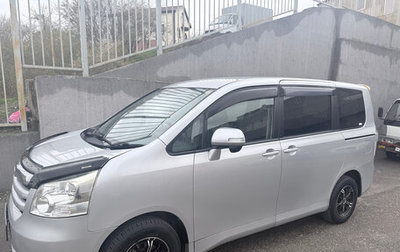 Toyota Noah III, 2008 год, 1 300 000 рублей, 1 фотография