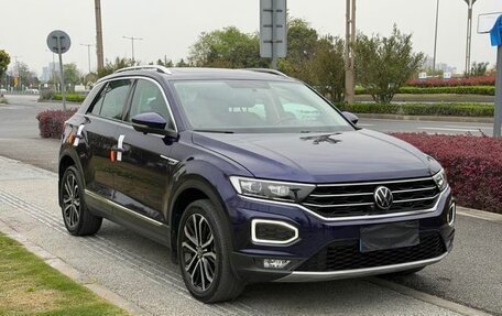 Volkswagen T-Roc I, 2022 год, 1 460 000 рублей, 1 фотография