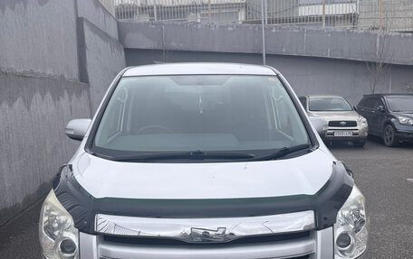 Toyota Noah III, 2008 год, 1 300 000 рублей, 3 фотография