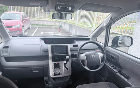 Toyota Noah III, 2008 год, 1 300 000 рублей, 5 фотография