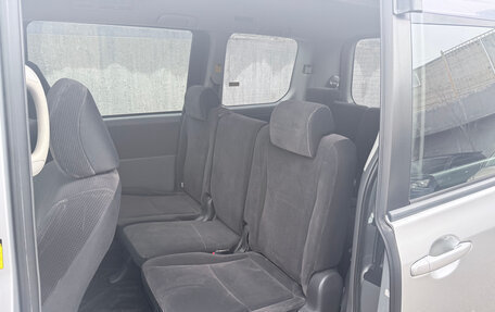 Toyota Noah III, 2008 год, 1 300 000 рублей, 17 фотография