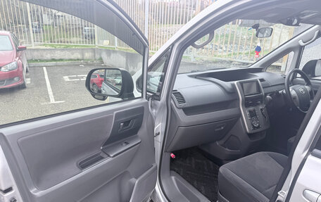 Toyota Noah III, 2008 год, 1 300 000 рублей, 10 фотография