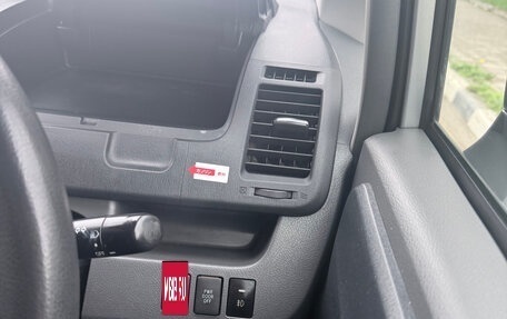 Toyota Noah III, 2008 год, 1 300 000 рублей, 8 фотография