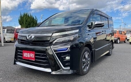 Toyota Voxy III, 2020 год, 1 983 888 рублей, 1 фотография