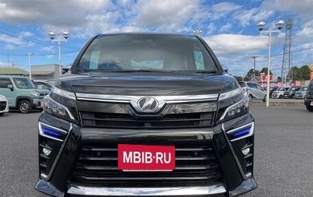 Toyota Voxy III, 2020 год, 1 983 888 рублей, 2 фотография