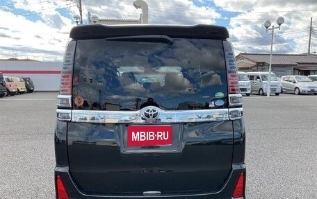 Toyota Voxy III, 2020 год, 1 983 888 рублей, 8 фотография