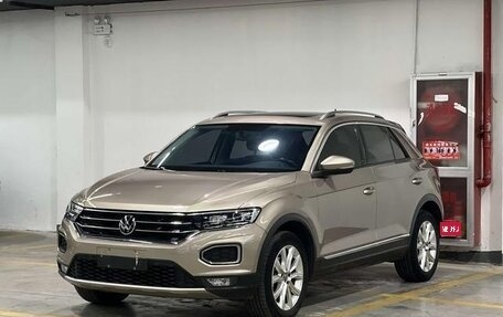 Volkswagen T-Roc I, 2022 год, 1 593 000 рублей, 1 фотография