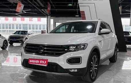Volkswagen T-Roc I, 2022 год, 1 796 000 рублей, 1 фотография