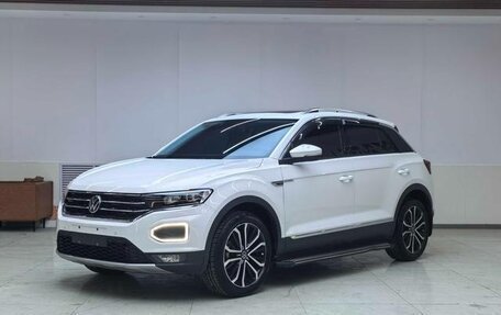 Volkswagen T-Roc I, 2022 год, 1 913 000 рублей, 1 фотография