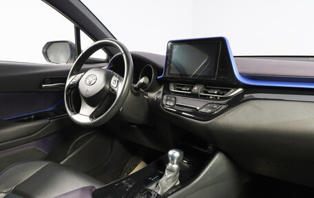 Toyota C-HR I рестайлинг, 2020 год, 2 899 000 рублей, 17 фотография