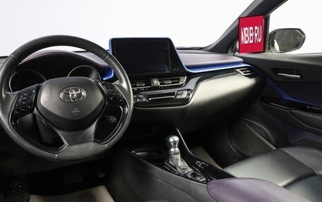 Toyota C-HR I рестайлинг, 2020 год, 2 899 000 рублей, 10 фотография