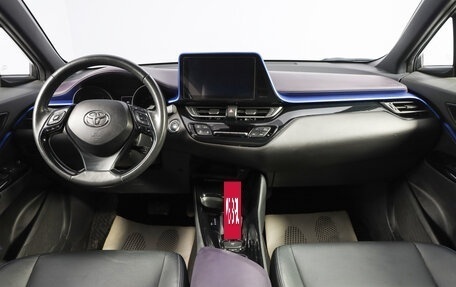 Toyota C-HR I рестайлинг, 2020 год, 2 899 000 рублей, 14 фотография