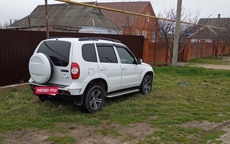 Chevrolet Niva I рестайлинг, 2018 год, 870 000 рублей, 4 фотография