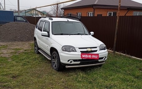 Chevrolet Niva I рестайлинг, 2018 год, 870 000 рублей, 3 фотография
