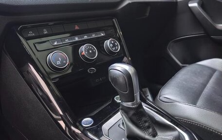Volkswagen T-Roc I, 2022 год, 1 615 000 рублей, 9 фотография