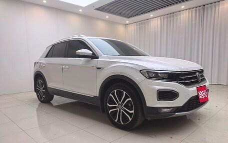 Volkswagen T-Roc I, 2022 год, 1 615 000 рублей, 3 фотография